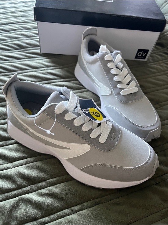 DV by Dolce Vita Shoes - DV by Dolce Vita NWT Bynx Womens Light Gray & White Casual Sneakers Size 9
